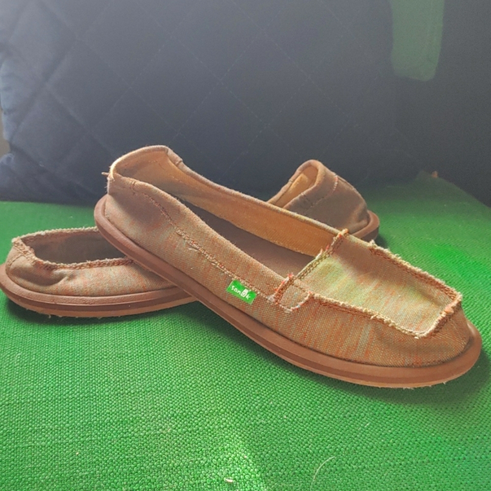 Sanuk slippers/sandals